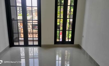 Rumah Cantik 2 Lantai Dekat RS Matraman  Jakarta Timur