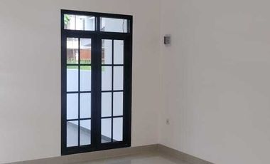 Rumah Cantik 2 Lantai Dekat RS Matraman  Jakarta Timur