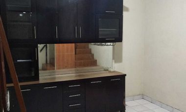 Dikontrakan Rumah 2 Lantai 3 Kamar Tidur di Resinda Karawang