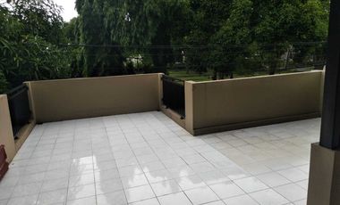 Dikontrakan Rumah 2 Lantai 3 Kamar Tidur di Resinda Karawang