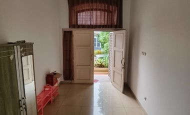 DISEWAKAN RUMAH BGM PIK 1 FURNISH 2,5 LANTAI