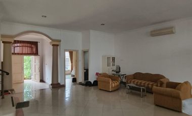 DISEWAKAN RUMAH BGM PIK 1 FURNISH 2,5 LANTAI