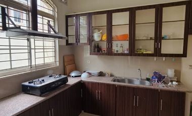 DISEWAKAN RUMAH BGM PIK 1 FURNISH 2,5 LANTAI