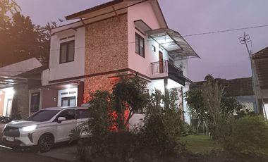 Rumah baru ada taman 2 lantai  oktorina asri cipanas cianjur