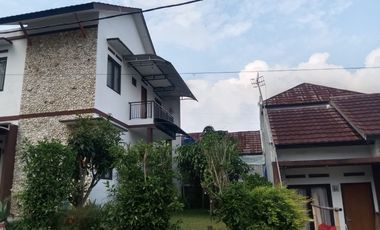 Rumah baru ada taman 2 lantai  oktorina asri cipanas cianjur