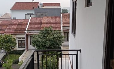 Rumah baru ada taman 2 lantai  oktorina asri cipanas cianjur
