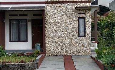 Rumah baru ada taman 2 lantai  oktorina asri cipanas cianjur