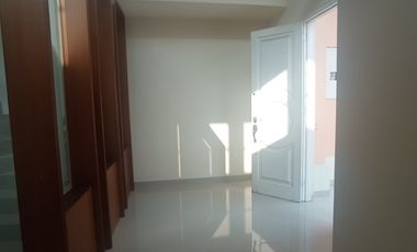 Di sewakan rumah di cluster taman baverly golf lippo karawaci