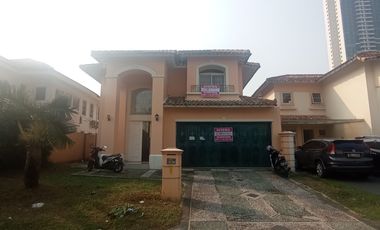 Di sewakan rumah di cluster taman baverly golf lippo karawaci