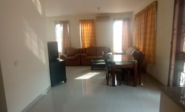 Di sewakan rumah di cluster taman baverly golf lippo karawaci