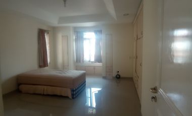 Di sewakan rumah di cluster taman baverly golf lippo karawaci