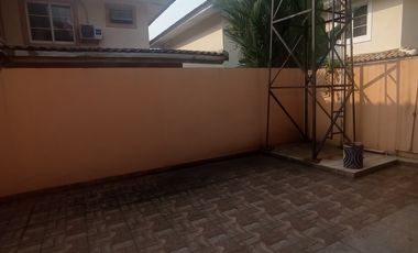 Di sewakan rumah di cluster taman baverly golf lippo karawaci