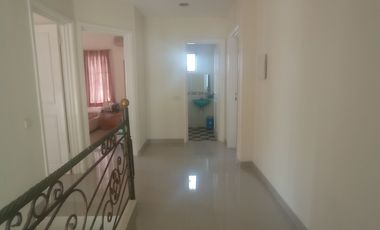 Di sewakan rumah di cluster taman baverly golf lippo karawaci