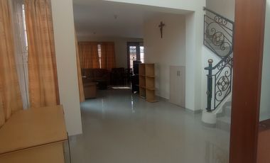 Di sewakan rumah di cluster taman baverly golf lippo karawaci