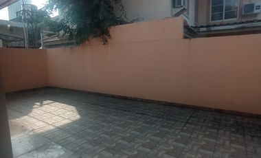 Di sewakan rumah di cluster taman baverly golf lippo karawaci