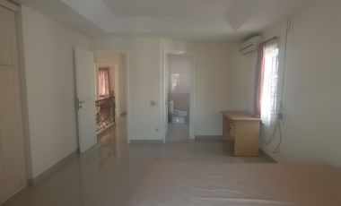 Di sewakan rumah di cluster taman baverly golf lippo karawaci