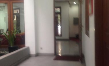 0412-Disewakan Rumah 2 Lantai Ex kantor DPD Demokrat di Raya Jemursari