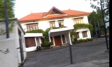 0412-Disewakan Rumah 2 Lantai Ex kantor DPD Demokrat di Raya Jemursari