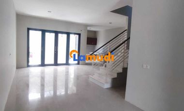 Disewakan Rumah Minimalis Siap Huni 2 Lantai Pantai Mentari Kenjeran