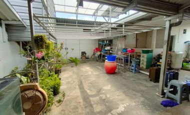 Ruko 4 lantai luas 432m2 aktif sebagai guest house 35KT lokasi Bubutan