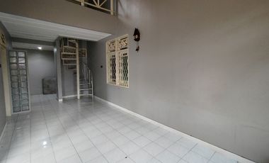 Villa Murah Strategis di Puncak Cipanas