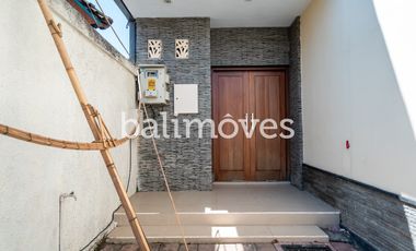 Dijual Tiga Kamar Tidur Villa Semi Furnished Di Kertalangu