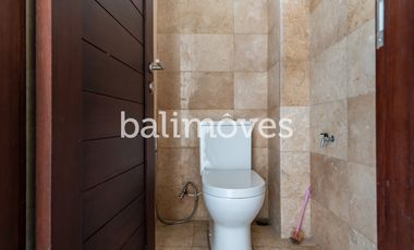 Dijual Tiga Kamar Tidur Villa Semi Furnished Di Kertalangu