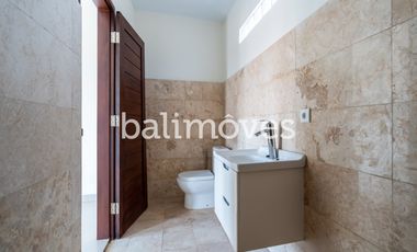 Dijual Tiga Kamar Tidur Villa Semi Furnished Di Kertalangu