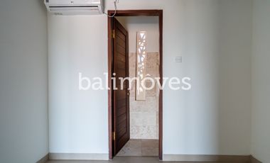 Dijual Tiga Kamar Tidur Villa Semi Furnished Di Kertalangu