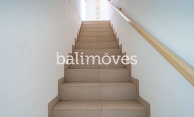 Dijual Tiga Kamar Tidur Villa Semi Furnished Di Kertalangu