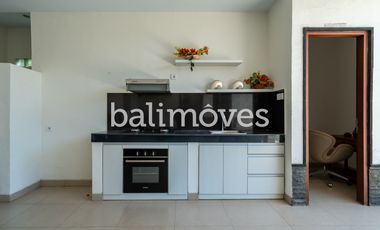 Dijual Tiga Kamar Tidur Villa Semi Furnished Di Kertalangu