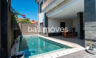 Dijual Tiga Kamar Tidur Villa Semi Furnished Di Kertalangu