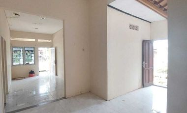 Rumah Cluster Hook Di Perumahan Pamoyanan Hijau Bogor