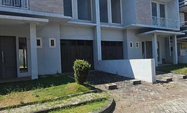 Dijual rumah mewah 2 lantai di Unimas Garden Regency, Sidoarjo