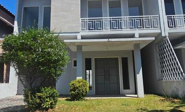 Dijual rumah mewah 2 lantai di Unimas Garden Regency, Sidoarjo