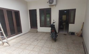 Rumah Dijual di Jatiwaringin Asri