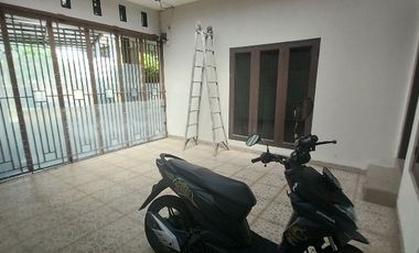 Rumah Dijual di Jatiwaringin Asri