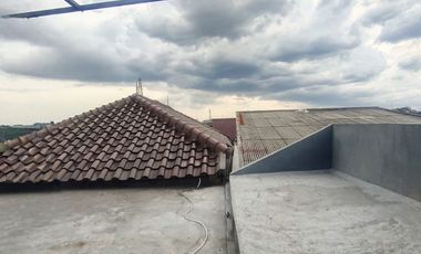 Dijual Cepat Rumah Mewah Rooftop Pinggir Jalan Utama Kampung Tengah Condet