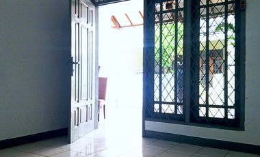 DISEWAKAN RUMAH TINGGAL BISA UNTUK KANTOR KAWASAN PSR MINGGU JAK-SEL