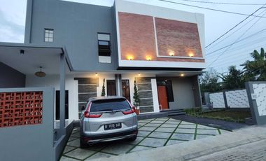 dijual rumah strategis beserta perabotannya de botanica bogor (TURUN HARGA)