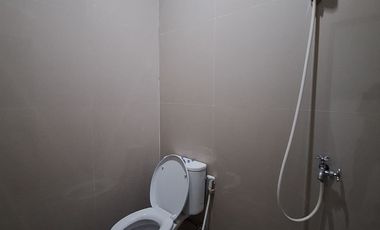 RUMAH 2 LANTAI SIAP HUNI PINGGIR JALAN CILEDUG RAYA