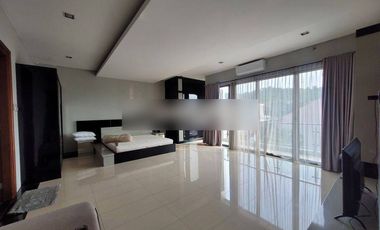 Rumah Mewah Dua Lantai Full Furnished Di Tumpang, Posisi Hook