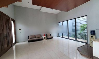 Rumah Mewah Dua Lantai Full Furnished Di Tumpang, Posisi Hook