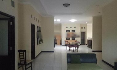 rumah besar 8 kamar di citra pemuda belakang living plaza A Yani
