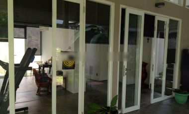 Rumah design  minimalis unik bagus +  cerah +  segar +  teduh dan rin