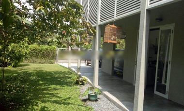 Rumah design  minimalis unik bagus +  cerah +  segar +  teduh dan rin