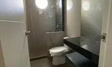 Town House Rumah Baru design modern mewah dipinggir jalan 2 mbl condet