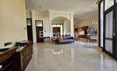 Rumah cantik furnish tengah kota di pupuk