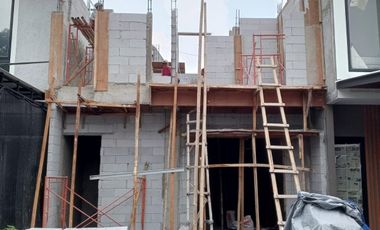 RUMAH MEWAH 2 LANTAI ROW JALAN BESAR TANAH LUAS BEBAS BANJIR