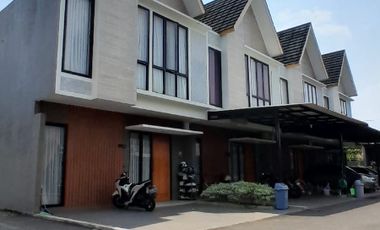 RUMAH MEWAH 2 LANTAI ROW JALAN BESAR TANAH LUAS BEBAS BANJIR